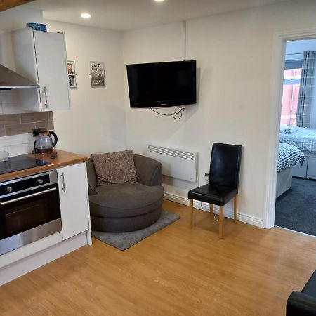 Apartment With Roof Terrace Close To City Centre Cardiff Esterno foto