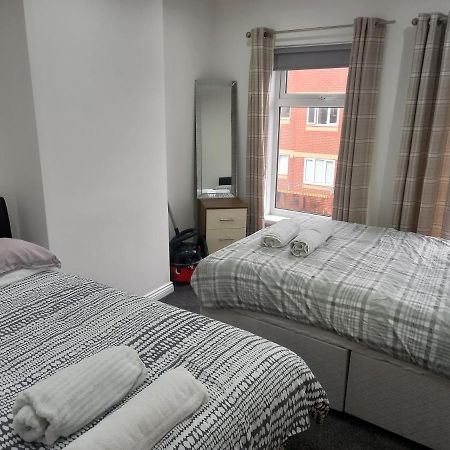 Apartment With Roof Terrace Close To City Centre Cardiff Esterno foto