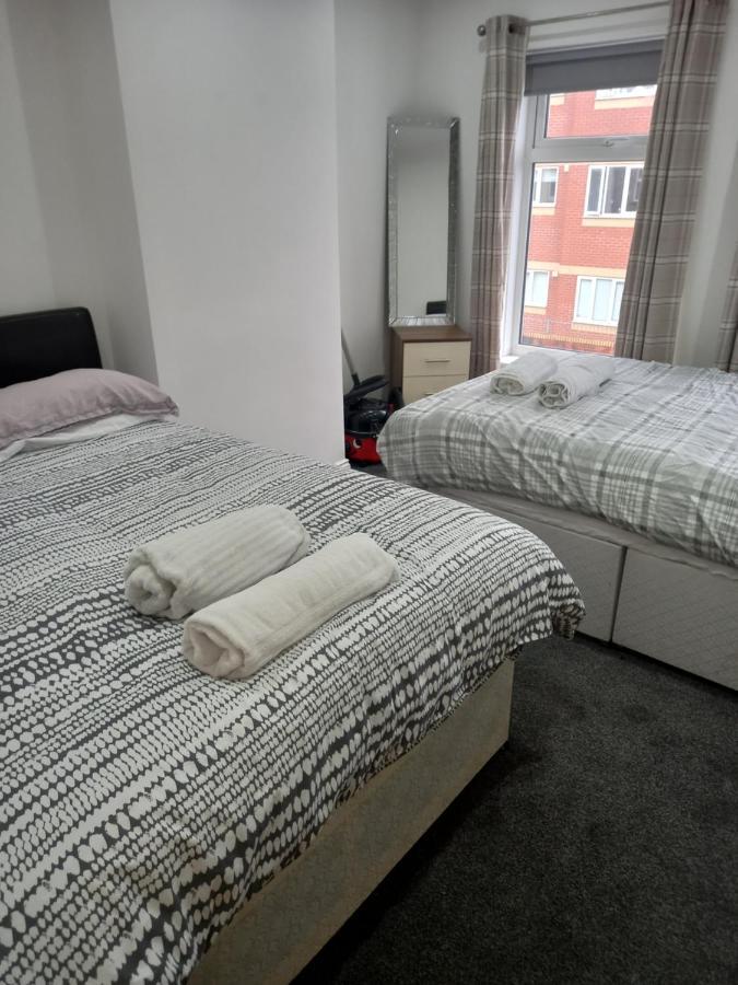 Apartment With Roof Terrace Close To City Centre Cardiff Esterno foto