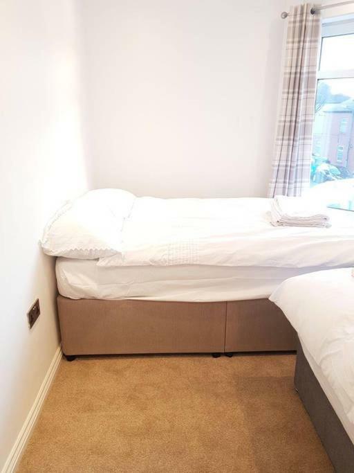 Apartment With Roof Terrace Close To City Centre Cardiff Esterno foto